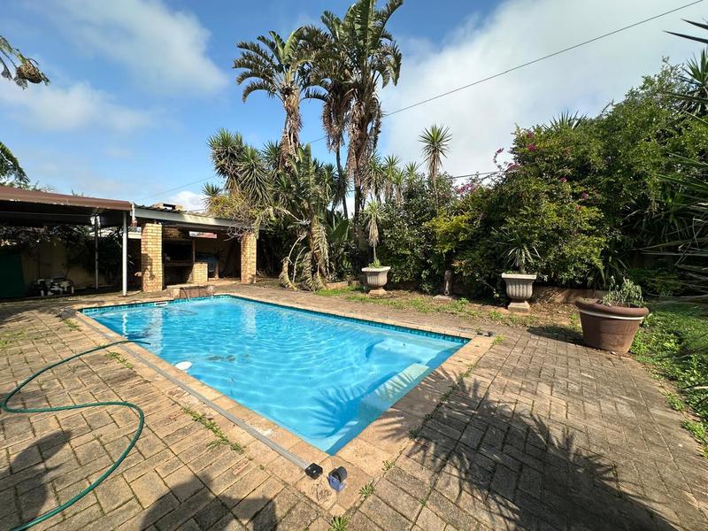 To Let 4 Bedroom Property for Rent in Southernwood Eastern Cape